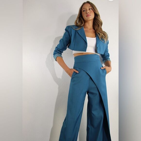 040. CROPPED POWER SHOULDER BLAZER - Picture 8 of 8